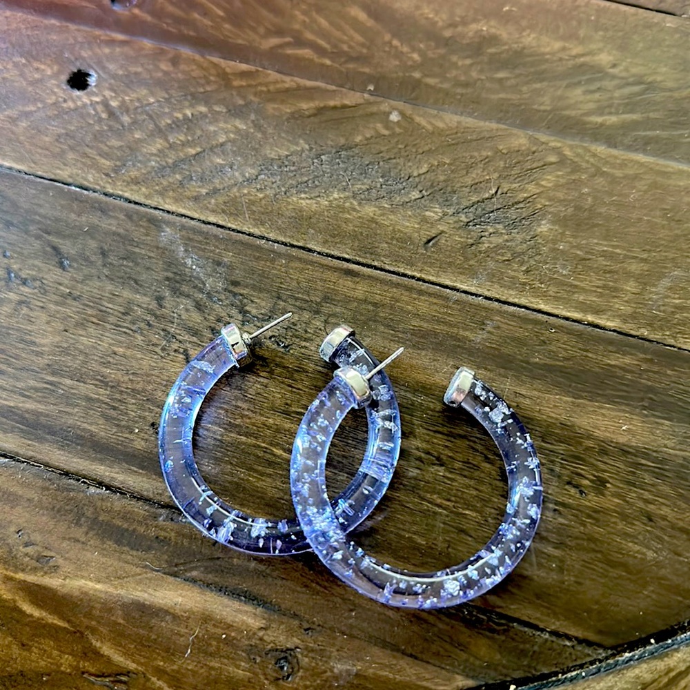 Kendra Scott “ sonnie” Lavender purple hoops